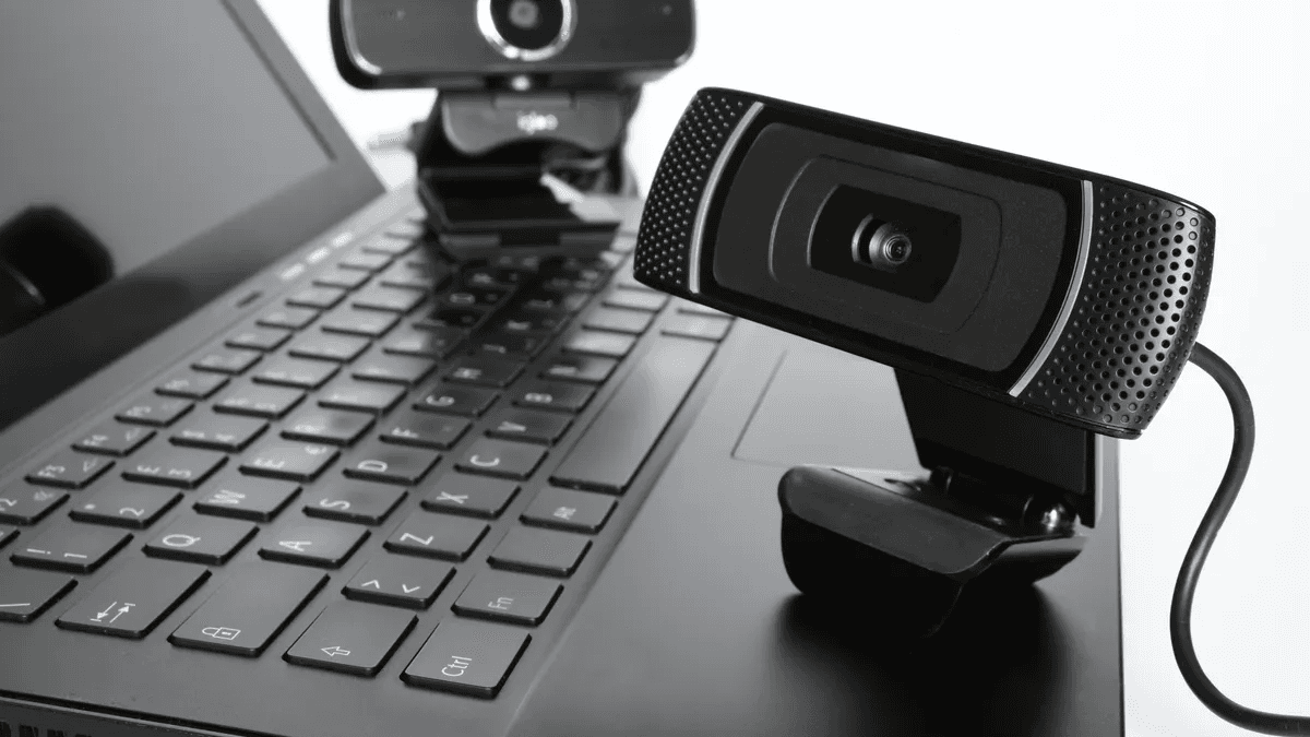 Webcams in 2025: How To Look Pro on Zoom, Teams & Streams (Without a Studio)